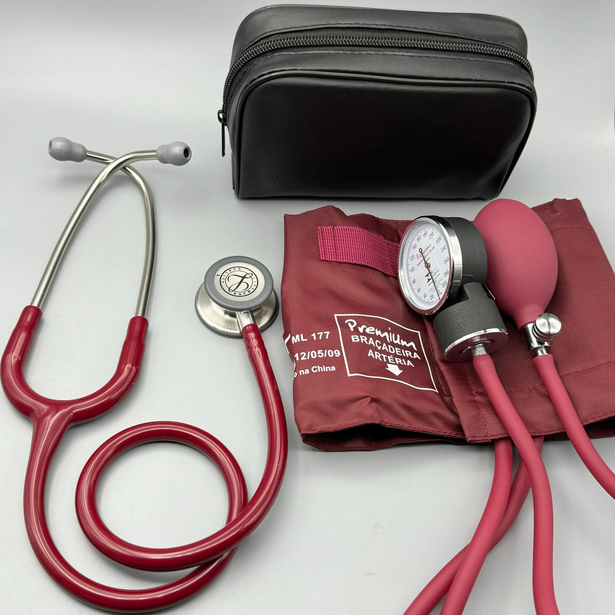 Kit Estetoscópio Littmann Classic III 5627 Burgundy Tradicional + Esfigmomanômetro PREMIUM Vinho